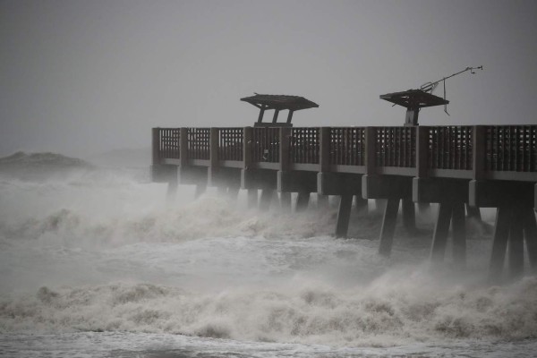JACKSONVILLE BEACH, FL - OCTOBER 07: Large waves caused by Hurricane Matthew pound the Jacksonville Pier and was damaged by the storm, October 7, 2016 in Jacksonville Beach, Florida. Hurricane Matthew passed by offshore bringing heavy winds and flooding. Mark Wilson/Getty Images/AFP== FOR NEWSPAPERS, INTERNET, TELCOS & TELEVISION USE ONLY ==