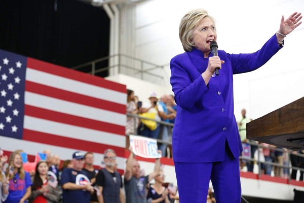 Hillary Clinton gana nominación demócrata a las presidenciales de EUA pero no canta victoria