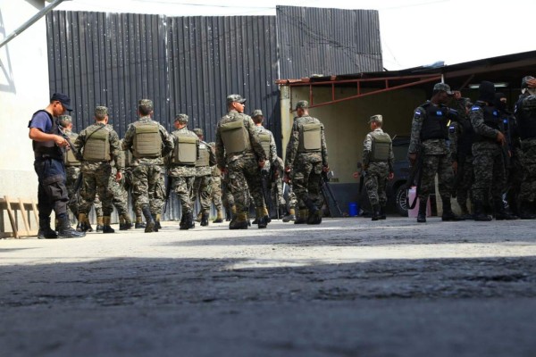 Oficial: Una reclusa herida deja tiroteo en cárcel hondureña