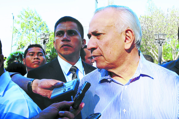 Oliva pide no temer hablar de la reelección