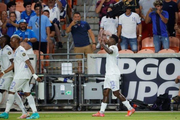 AMDEP7074. HOUSTON (ESTADOS UNIDOS), 13/07/2021.- Romell Quioto de Honduras celebra un gol contra Granada hoy, en un partido de la Copa Oro ante Honduras en el estadio BBVA en Houston (Estados Unidos). EFE/Carlos Ramírez