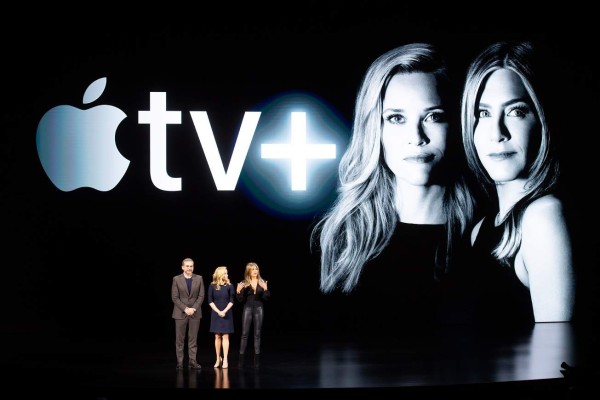 Jennifer Aniston y Reese Witherspoon bendicen estreno televisivo de Apple