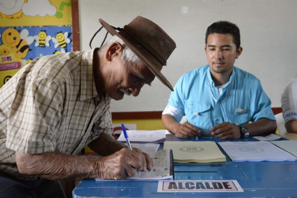 Comediante sin experiencia política es el más votado en Guatemala; habrá segunda vuelta