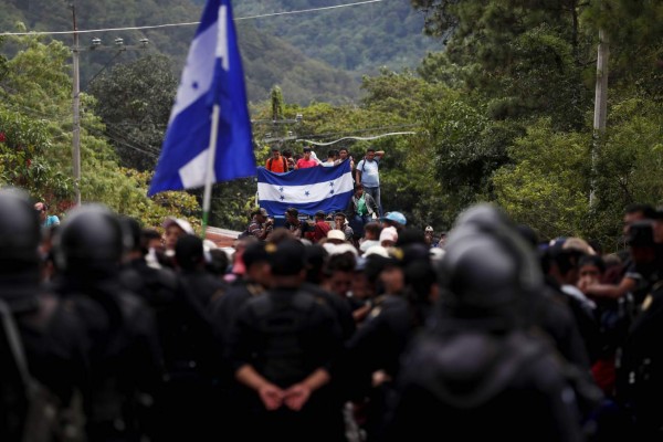 México blinda frontera para evitar ingreso de caravana de migrantes