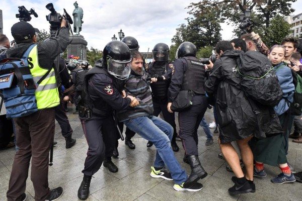 Cerca de 200 detenidos en Moscú durante manifestación de la oposición