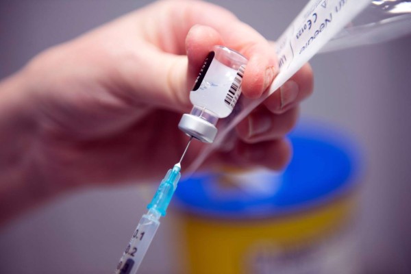Francia supera el umbral del millón de vacunados contra covid-19