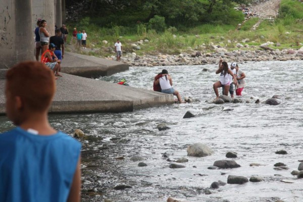 Rescatan cuerpo bajo puente en río Cangrejal en La Ceiba