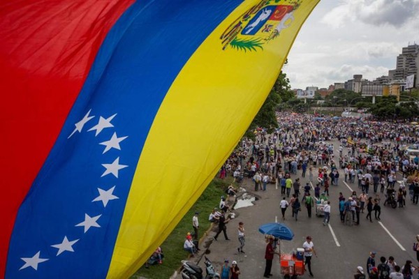 Venezolanos 'indignados' comienzan 'cacería' de chavistas en sur de Florida