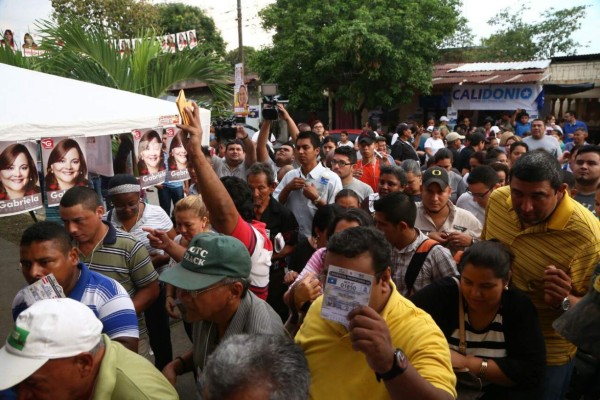 Con incidencias los sampedranos comienzan a votar