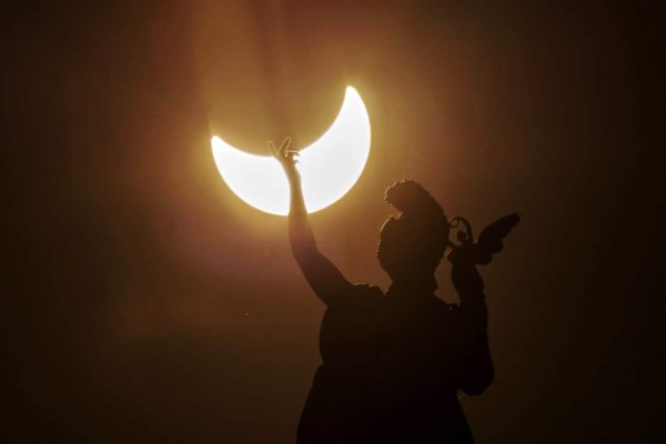 Autoridades advierten posible actividad paranormal durante eclipse en EUA