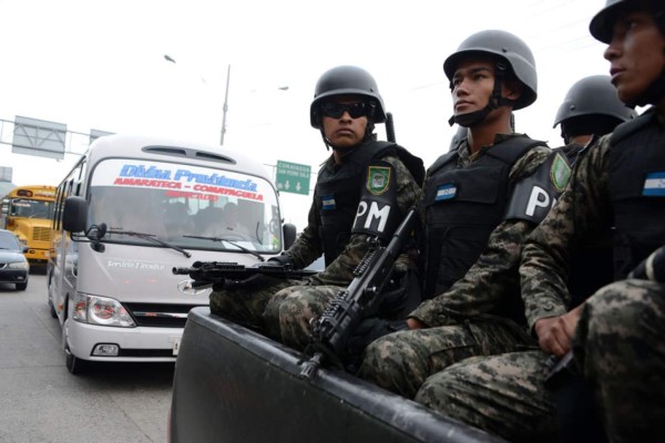 ¿Debe el Gobierno militarizar los buses en Tegucigalpa?