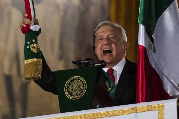 López Obrador da su primer grito de independencia de México