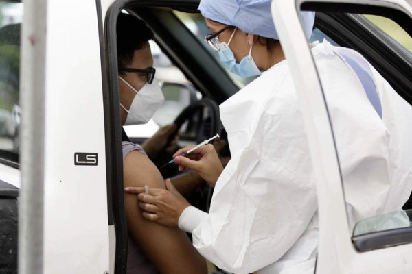Paro de transportistas afecta traslado de vacunas anticovid