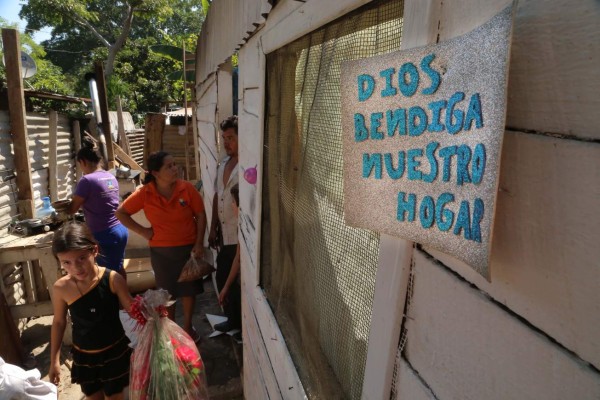 Familias desalojadas claman ayuda para tener viviendas