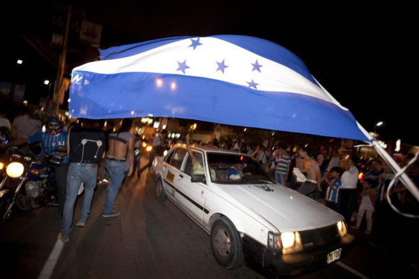 Vídeo: Miles celebran pase de Honduras al Mundial de Brasil 2014