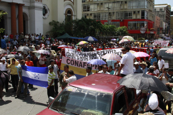 Marcha obstaculiza tráfico en San Pedro Sula