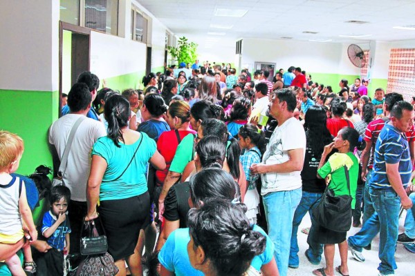 Benefician a 400 con brigada médica en Medina