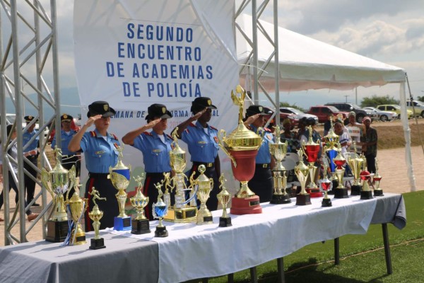 Inauguran juegos deportivos con ocho academias de policía