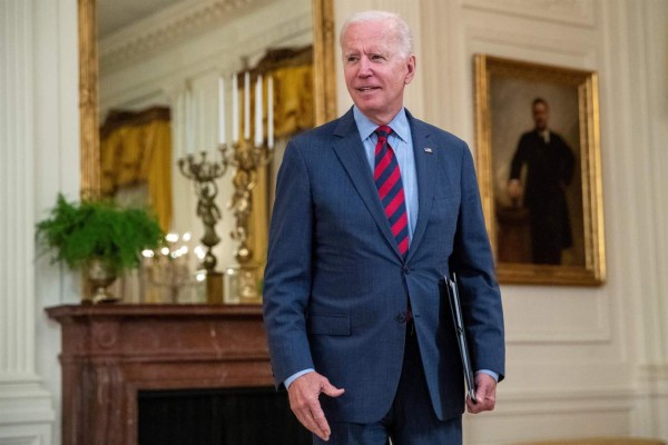 Biden quiere que el 50 % de vehículos nuevos sean eléctricos para el 2030 en EEUU