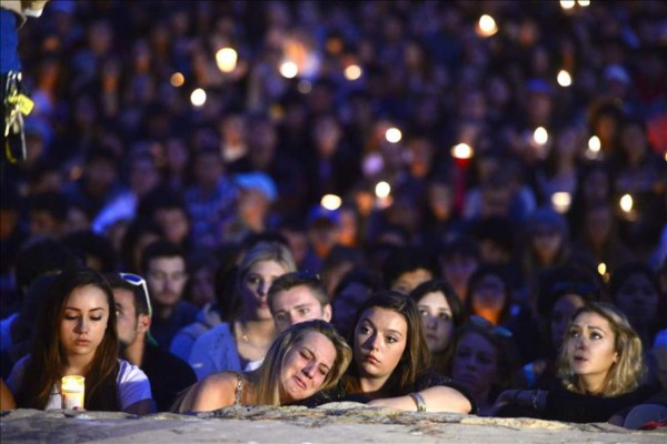 Fotos: Santa Barbara llora tras masacre en universidad