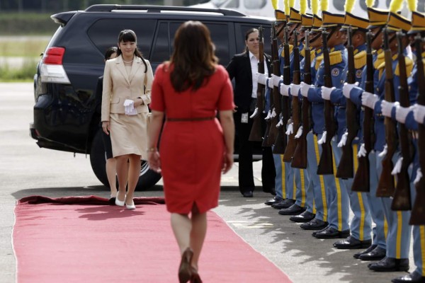 Honduras recibe con alfombra roja a la princesa Mako de Japón