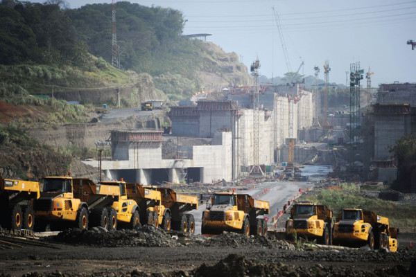 Retrasos en el Canal de Panamá inquietan a puertos y exportadores