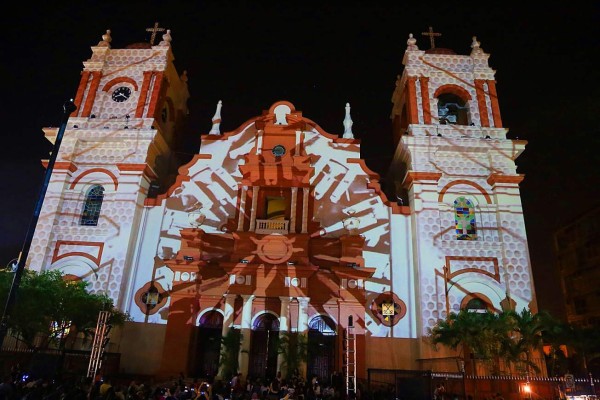 Impresionante videomapping en catedral de San Pedro Sula