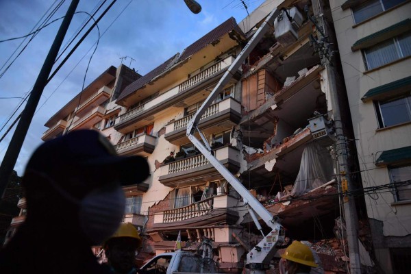 México busca sin descanso sobrevivientes tras terremoto