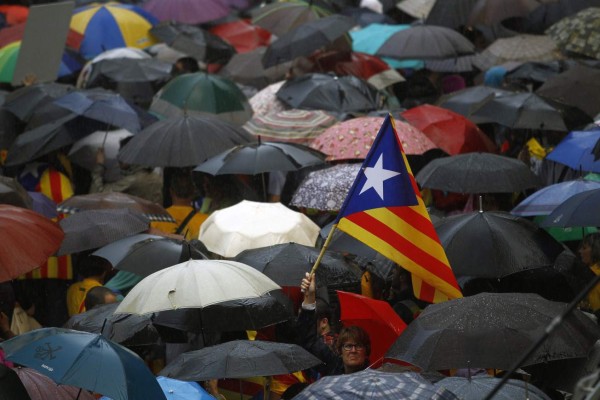 Miles de catalanes protestan por su independencia