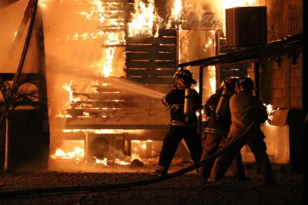 Incendio consume un reconocido restaurante en Santa Rosa de Copán
