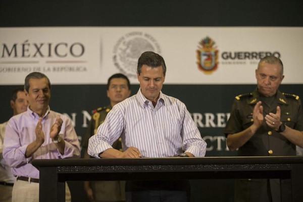 Peña Nieto pide a México superar dolor por Ayotzinapa