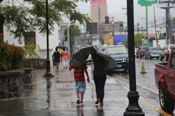 Honduras: Onda tropical ingresará esta noche