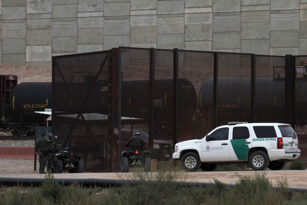 Mueren dos inmigrantes en persecución policial en frontera de EEUU