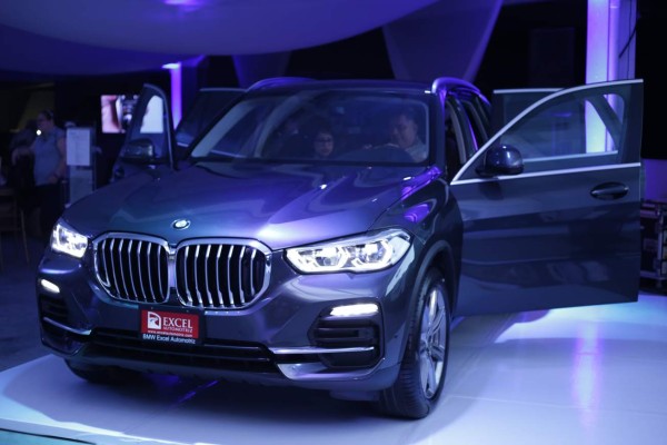 BMW ofrece coctel de lanzamiento del X5