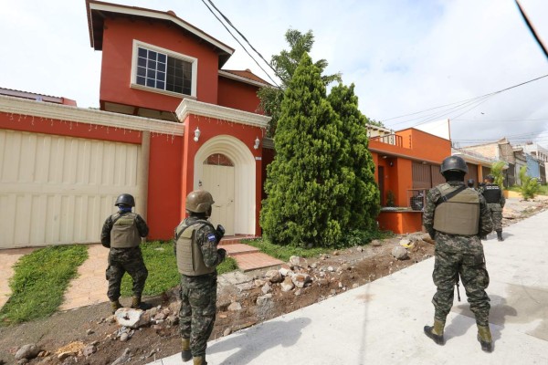Las autoridades del Ministerio PÃoblico y la PolicÃ­a Militarprocedieron a asegurarle 43 bienes inmuebles a la familiaMatta Waldurraga, en cuatro departamentos del paÃ­s.
