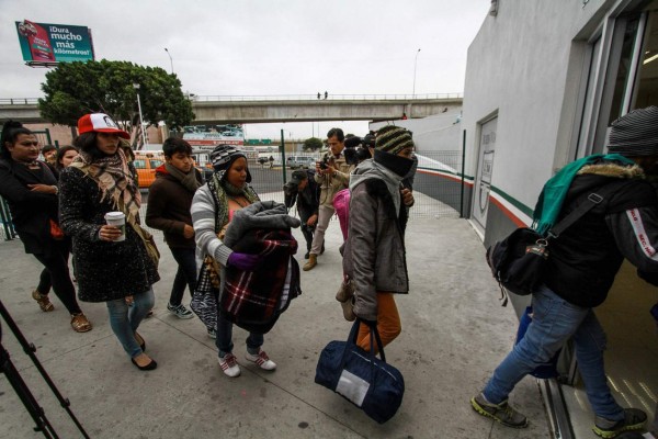 EEUU recibe 74 peticiones de asilo de la caravana de migrantes
