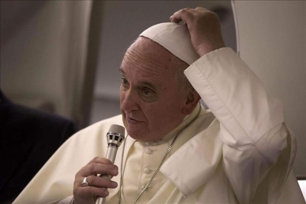Papa Francisco abierto a discutir el celibato sacerdotal