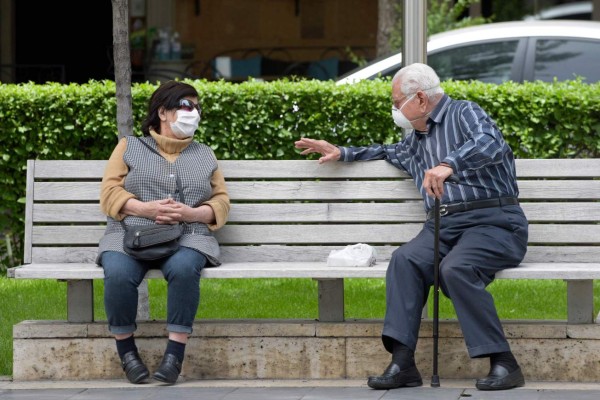 Los dos metros de distancia física son insuficientes si hace viento