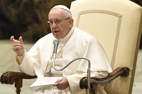 El papa Franciso advierte contra la tentación de defenderse 'con muros'   