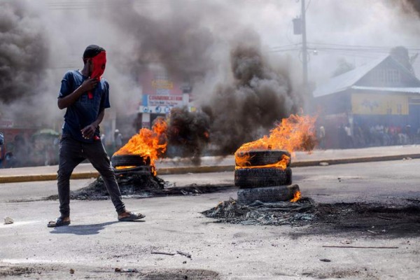 La capital de Haití sigue paralizada en el segundo día de protestas seguido