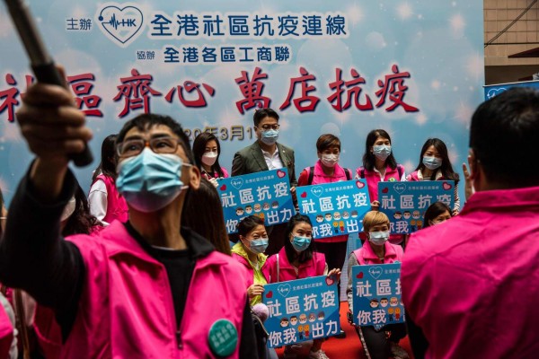 Las mascarillas se convierten en arma política en Hong Kong