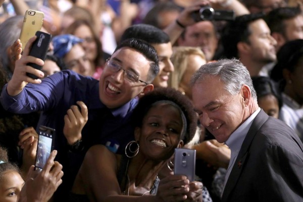 Tim Kaine se gana el corazón de los hispanos en su primer mitin