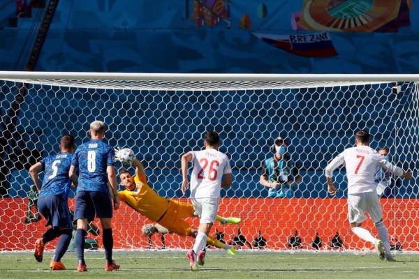 Slovakia's goalkeeper Martin Dubravka (back) saves a goal on a penalty shot by Spain's forward Alvaro Morata (R) during the UEFA EURO 2020 Group E football match between Slovakia and Spain at La Cartuja Stadium in Seville on June 23, 2021. (Photo by Jose Manuel Vidal / POOL / AFP)