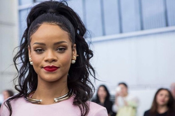 Rihanna, primera afroamericana en ser imagen de Dior