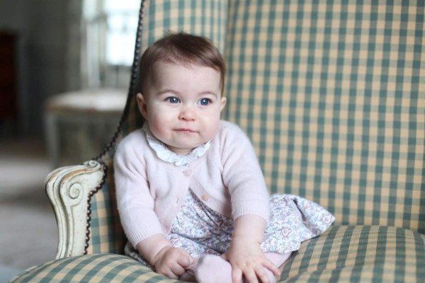 Tierna imagen de la princesa Charlotte Elizabeth Diana