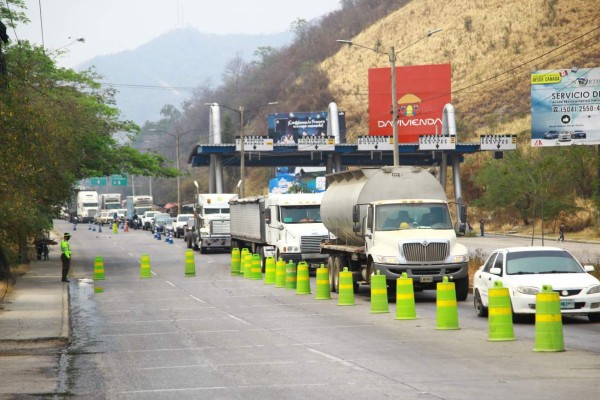 Compradores abarrotan mercados sampedranos en busca de víveres