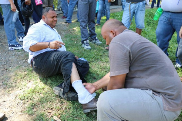 Con bombas lacrimógenas desalojan toma en El Progreso