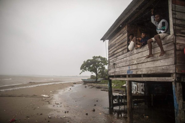 Eta toca tierra en el Caribe norte de Nicaragua como huracán de categoría 4