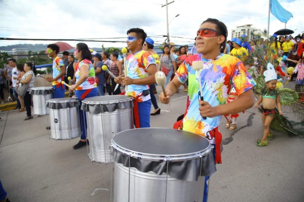 Fiesta y algarabía se vive en el gran carnaval de Tegucigalpa
