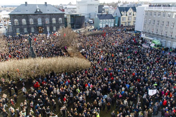 Primer ministro de Islandia renuncia por 'Panama Papers'